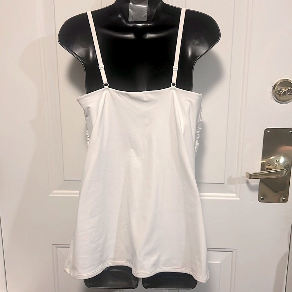 🔴 CLEARANCE🔖 RHONDA SHEAR WHITE MOLDED PAD WIRELESS BRA CAMI TANK TOP Women’s 1X - Picture 2 of 9